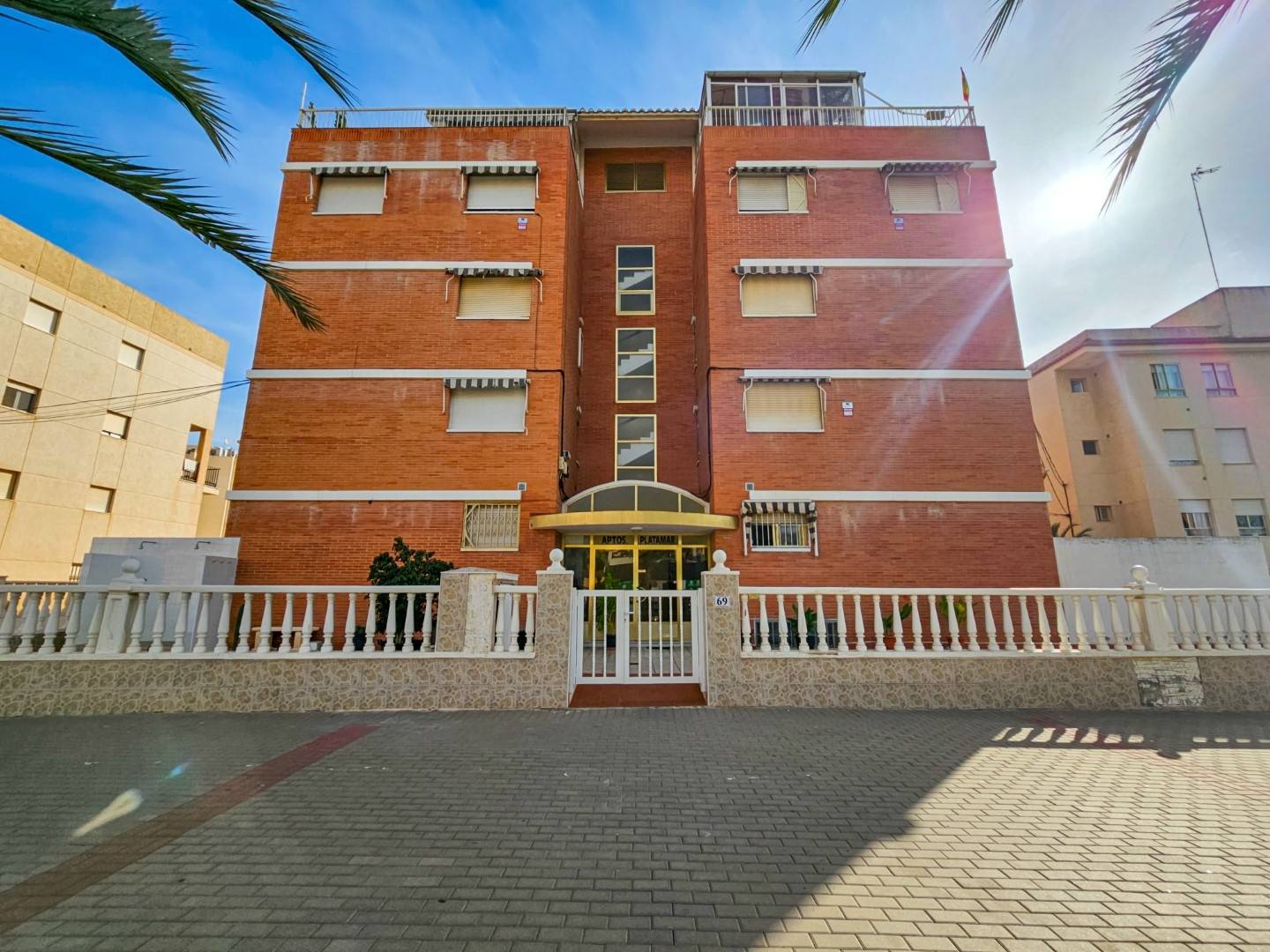 DUPLEX APPARTEMENT OP 170 METER VAN HET STRAND VAN GUARDAMAR MET GARAGE