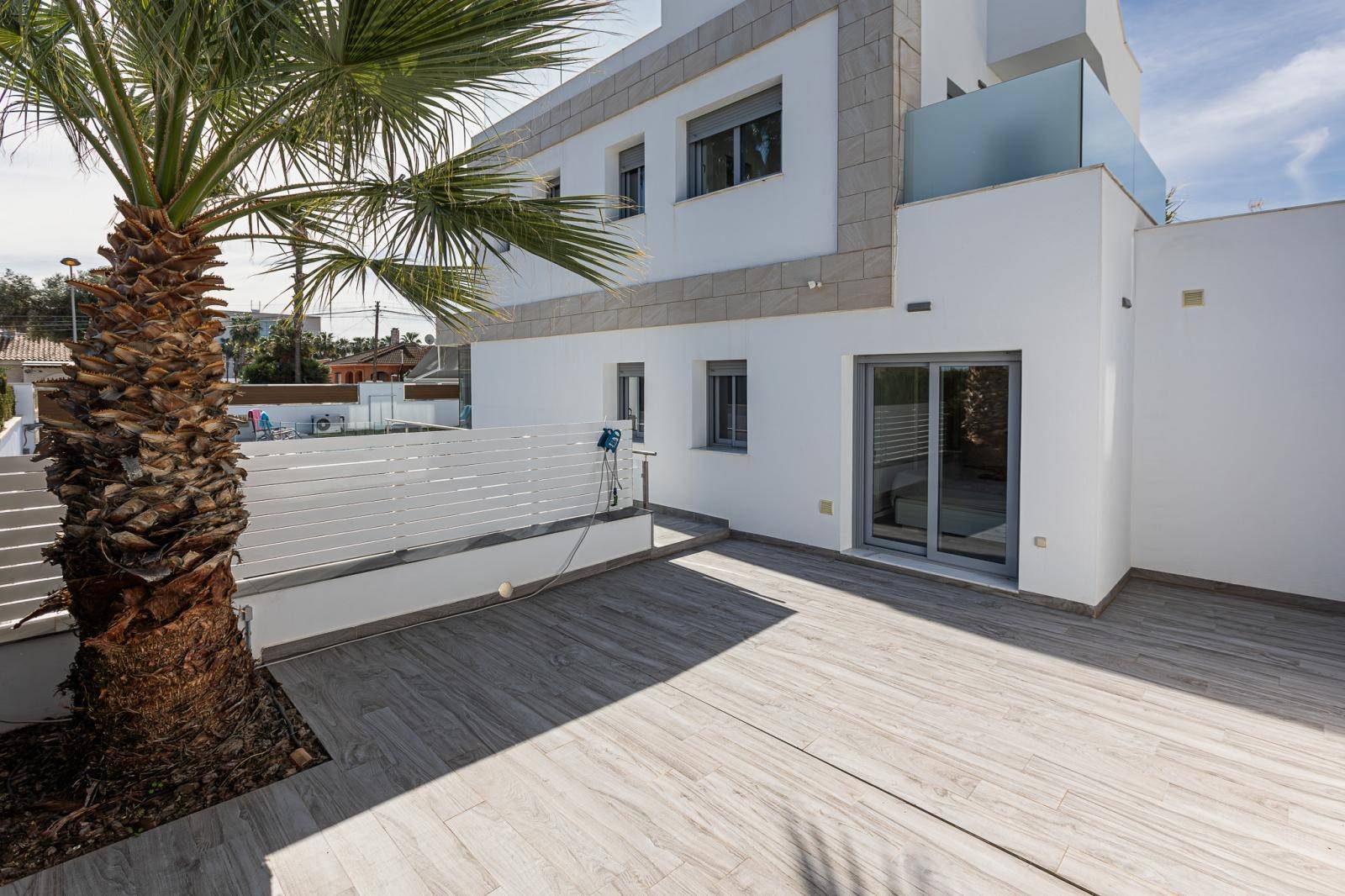 DETACHED VILLA IN URB. BALCONIES WITH HEATED POOL