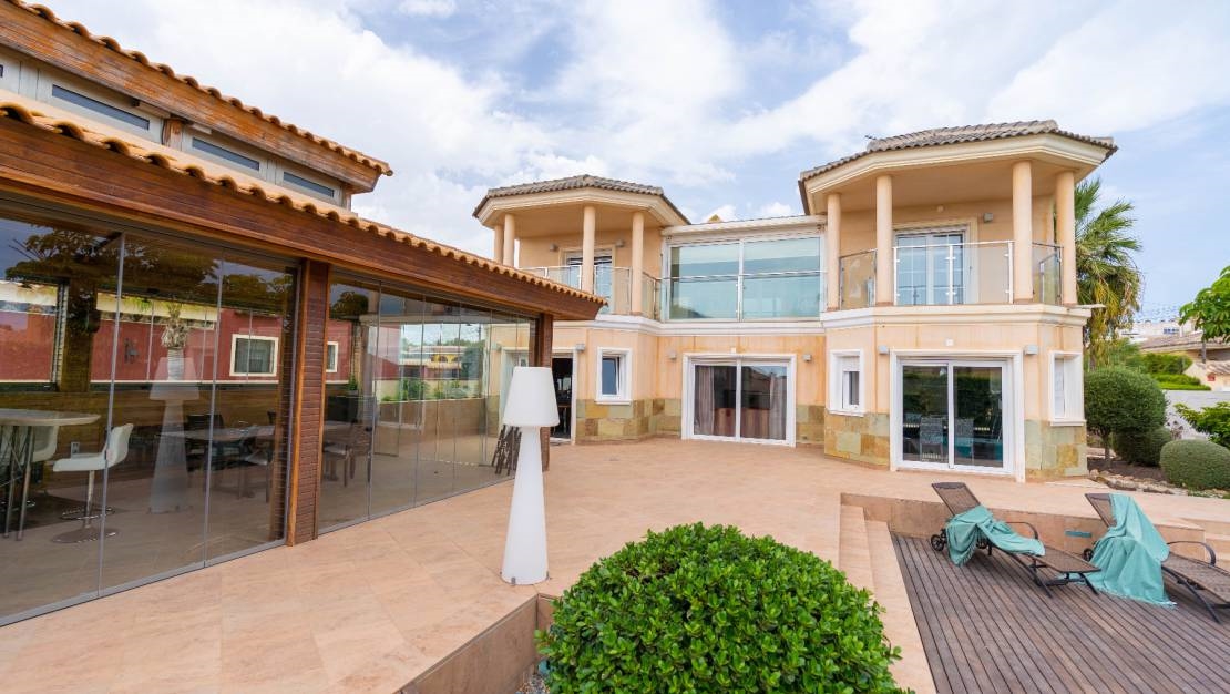 Villa til salg i Aguas Nuevas (Torrevieja)