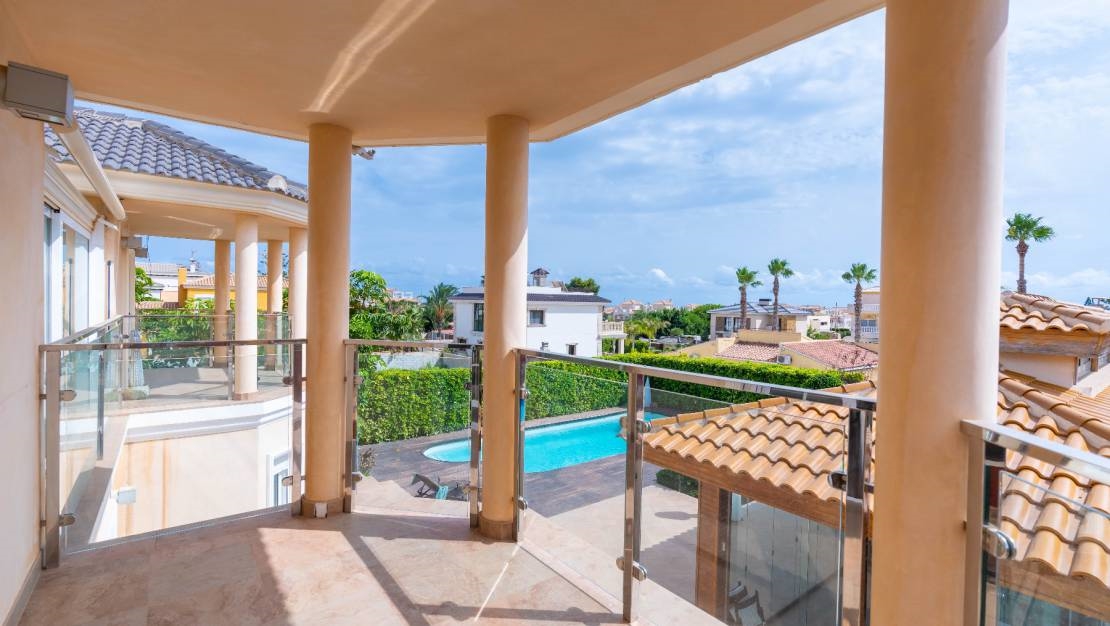 Villa til salg i Aguas Nuevas (Torrevieja)