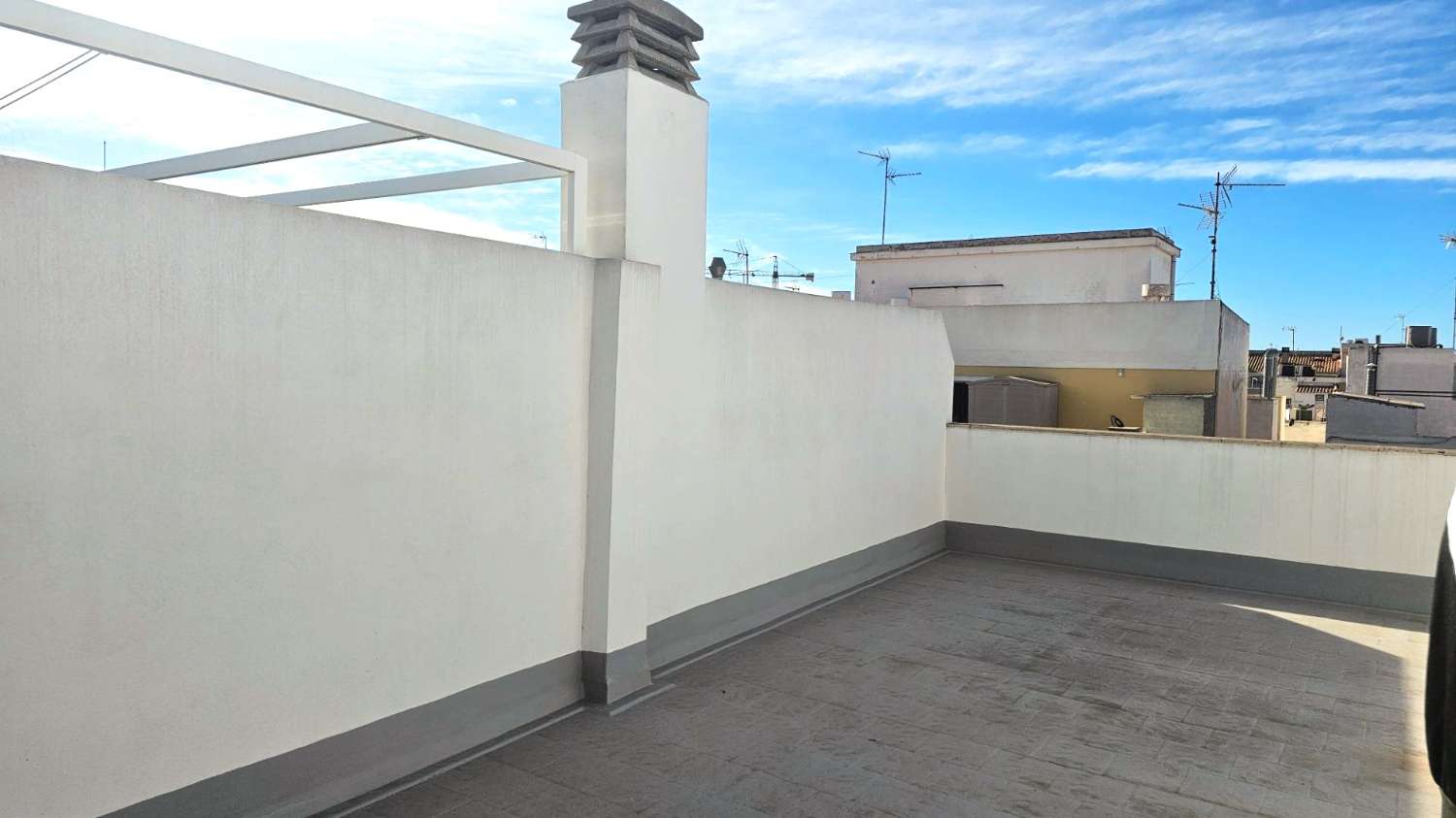 PROSTORNÝ A MODERNÍ PENTHOUSE V SRDCI CENTRA MĚSTA S GARÁŽÍ