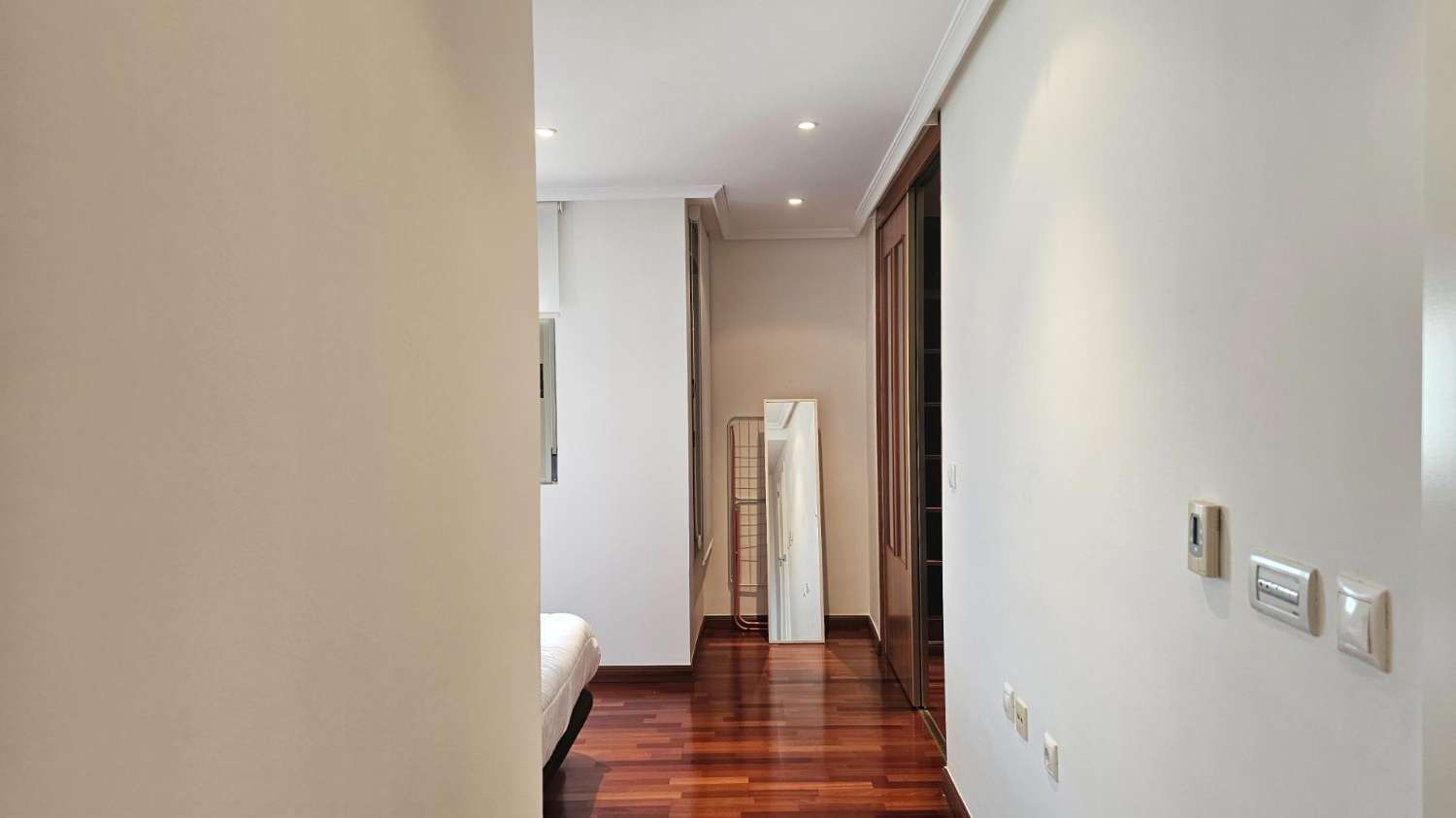 PROSTORNÝ A MODERNÍ PENTHOUSE V SRDCI CENTRA MĚSTA S GARÁŽÍ