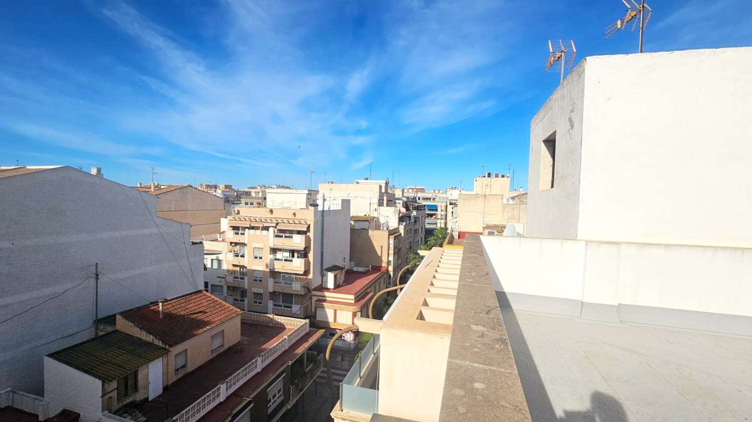 PROSTORNÝ A MODERNÍ PENTHOUSE V SRDCI CENTRA MĚSTA S GARÁŽÍ