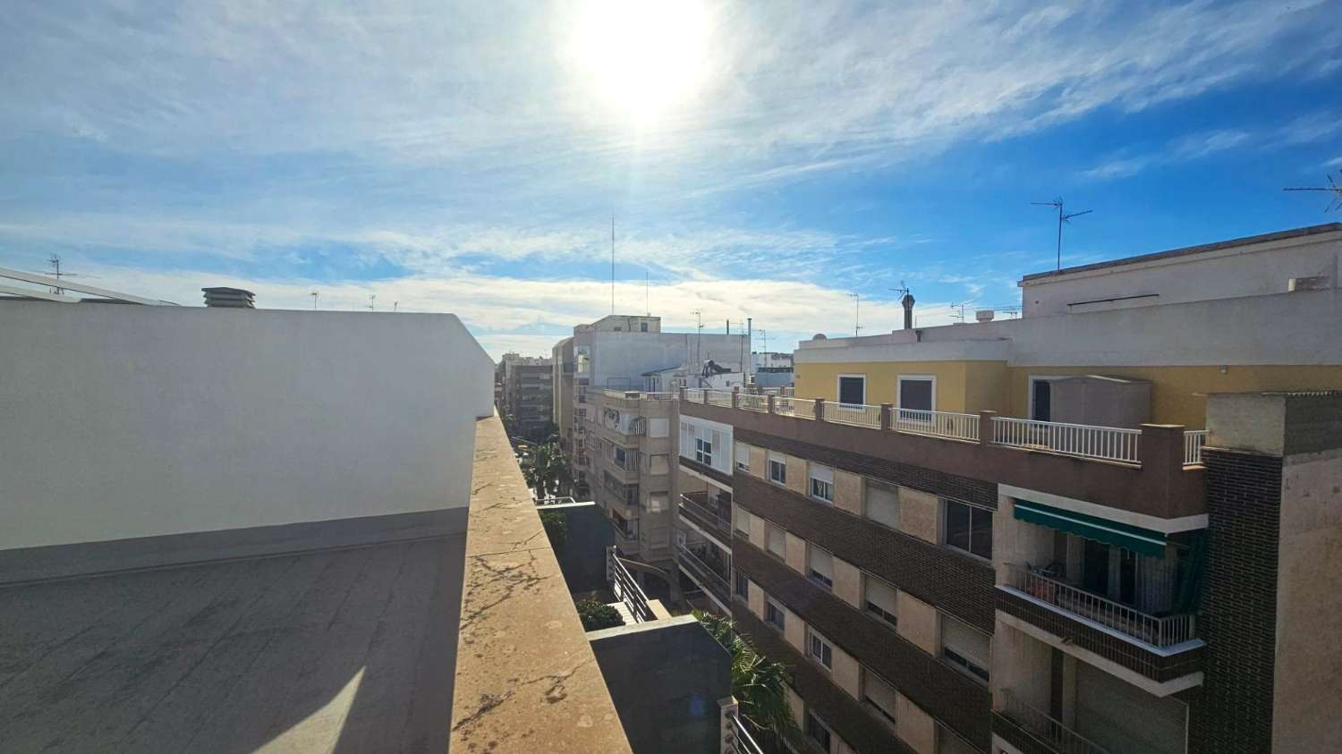 PROSTORNÝ A MODERNÍ PENTHOUSE V SRDCI CENTRA MĚSTA S GARÁŽÍ