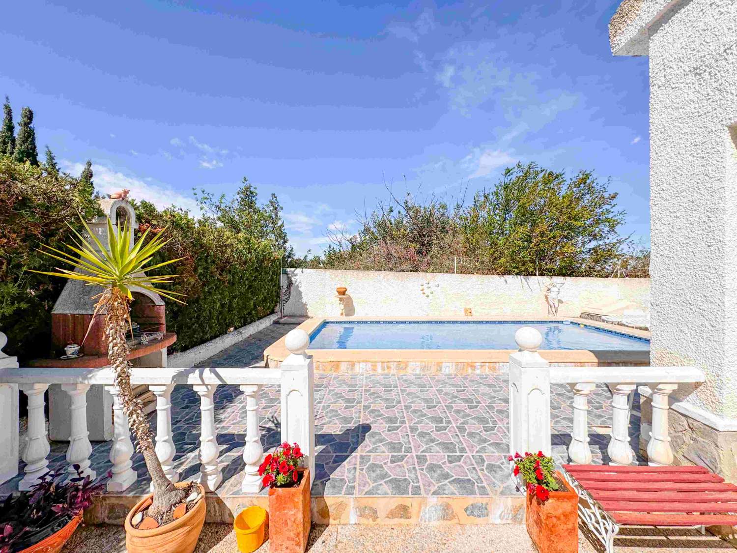 SEMI-DETACHED VILLA WITH PRIVATE POOL AND GARAGE IN URB. THE BALCONIES