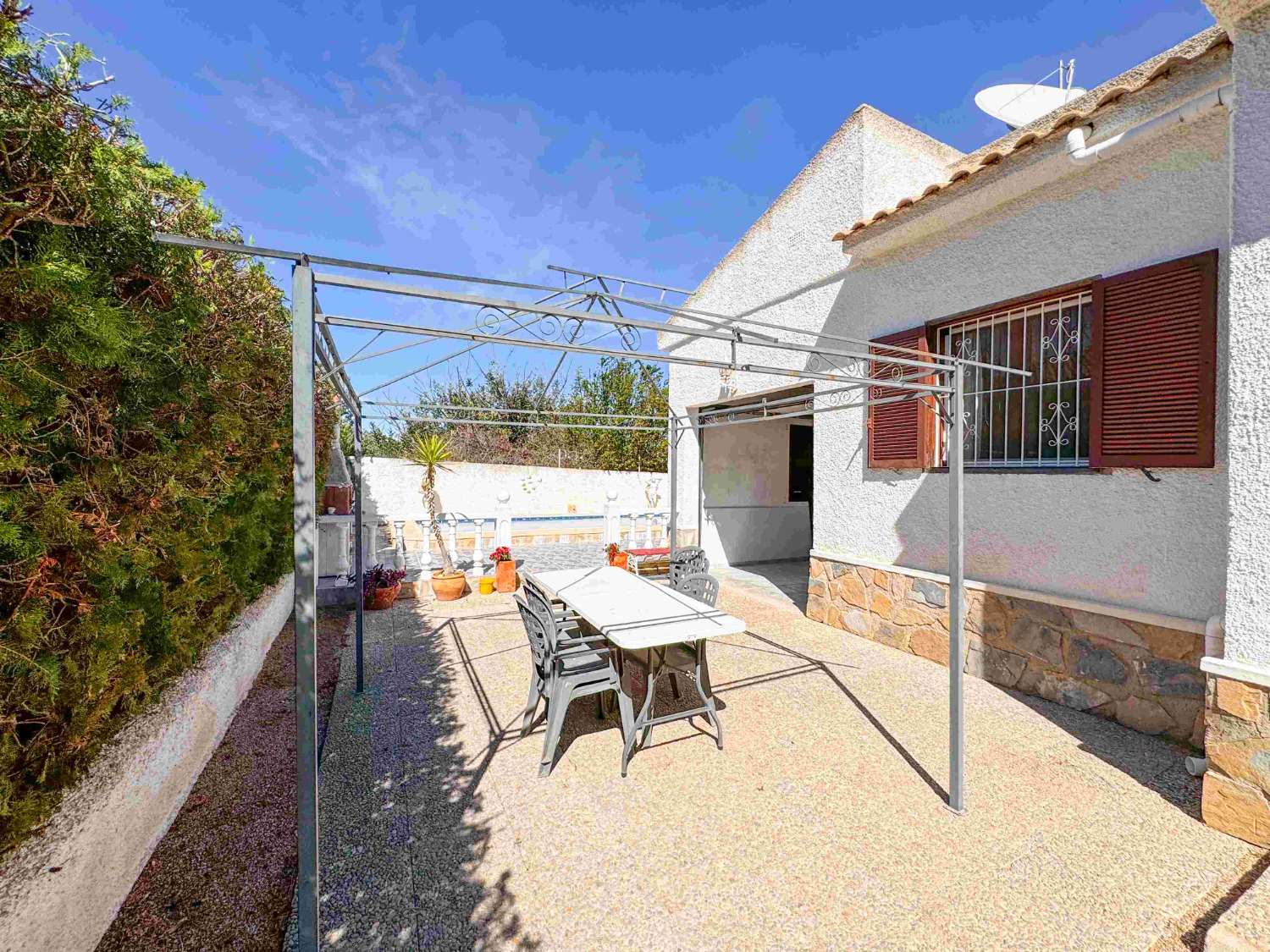 SEMI-DETACHED VILLA WITH PRIVATE POOL AND GARAGE IN URB. THE BALCONIES