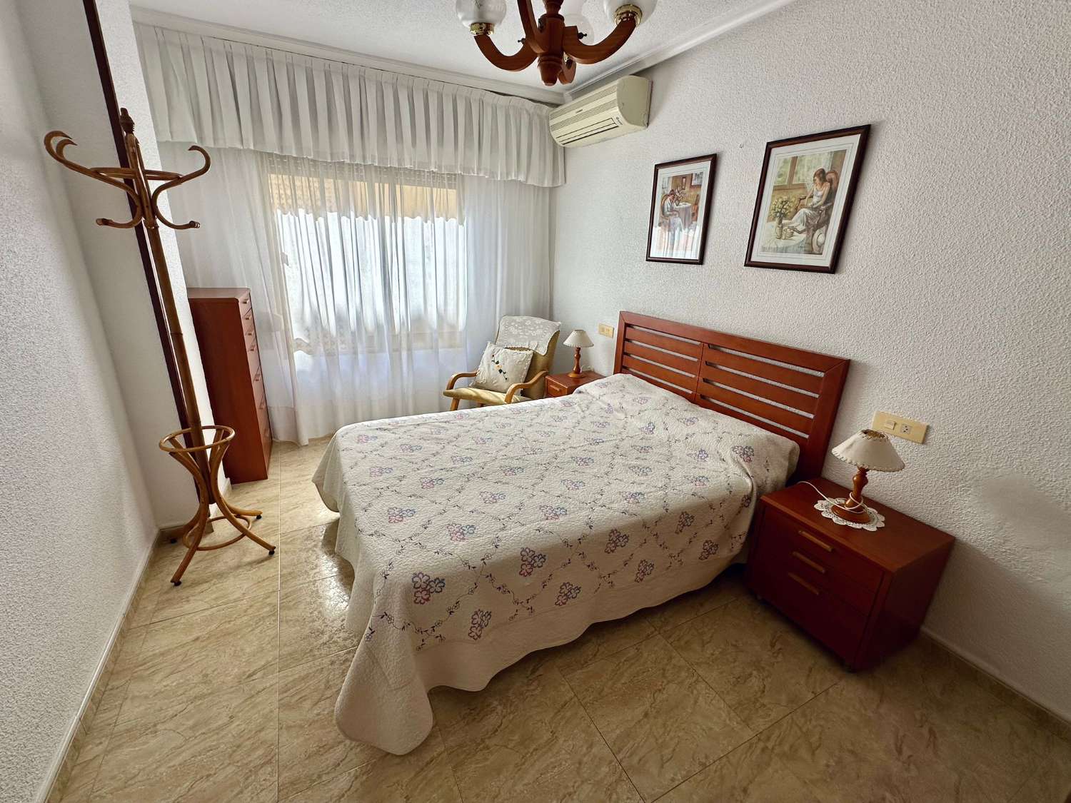 MIESZKAJ NAD MORZEM: SPEKTAKULARNY APARTAMENT OBOK NATURALNYCH BASENÓW