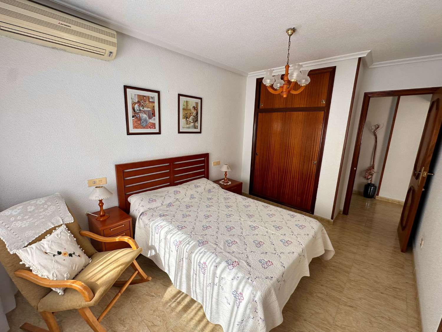 MIESZKAJ NAD MORZEM: SPEKTAKULARNY APARTAMENT OBOK NATURALNYCH BASENÓW
