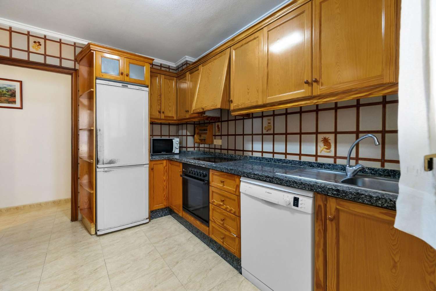 MIESZKAJ NAD MORZEM: SPEKTAKULARNY APARTAMENT OBOK NATURALNYCH BASENÓW