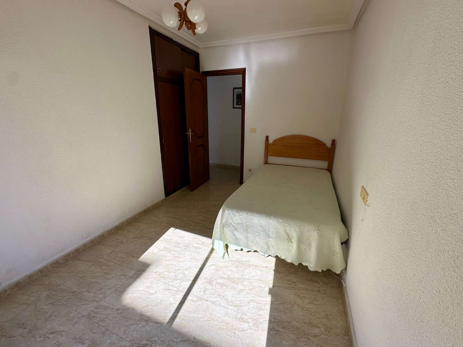 MIESZKAJ NAD MORZEM: SPEKTAKULARNY APARTAMENT OBOK NATURALNYCH BASENÓW