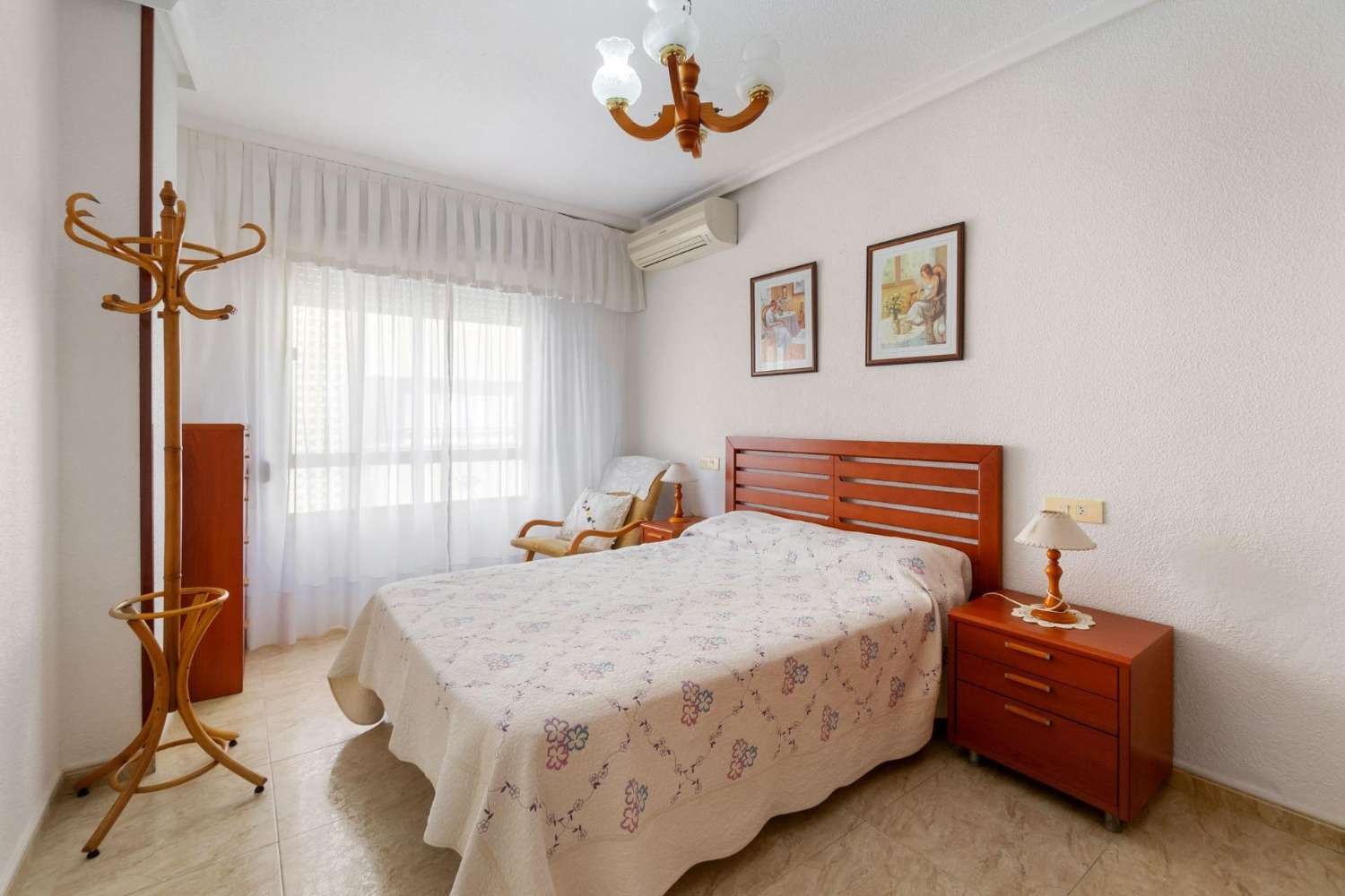 MIESZKAJ NAD MORZEM: SPEKTAKULARNY APARTAMENT OBOK NATURALNYCH BASENÓW