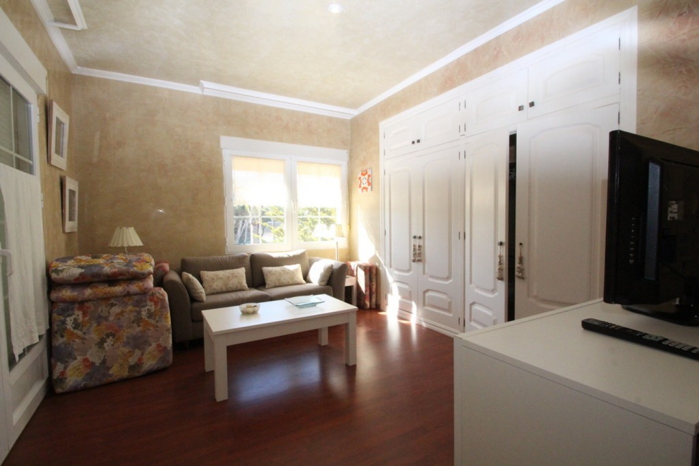 DETACHED LUXURY VILLA 200 METERS FROM THE SEA IN URB. CABO ROIG (ORIHUELA COSTA)