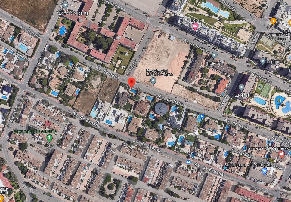MIL PALMERAS – SPEKTAKULÄRE FREISTEHENDE VILLA NUR 300 M VOM MEER ENTFERNT, MIT GROSSEM GRUNDSTÜCK UND PRIVATEM POOL