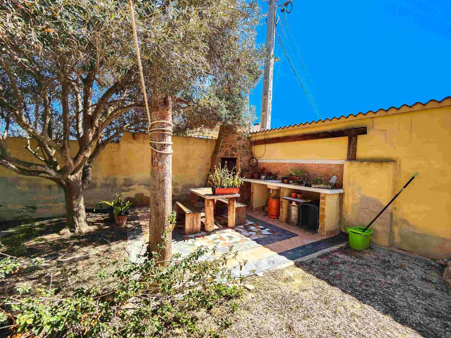"UNIQUE OPPORTUNITY! DETACHED 2 BEDROOM VILLA WITH LARGE PLOT IN AGUAS NUEVAS, TORREVIEJA."