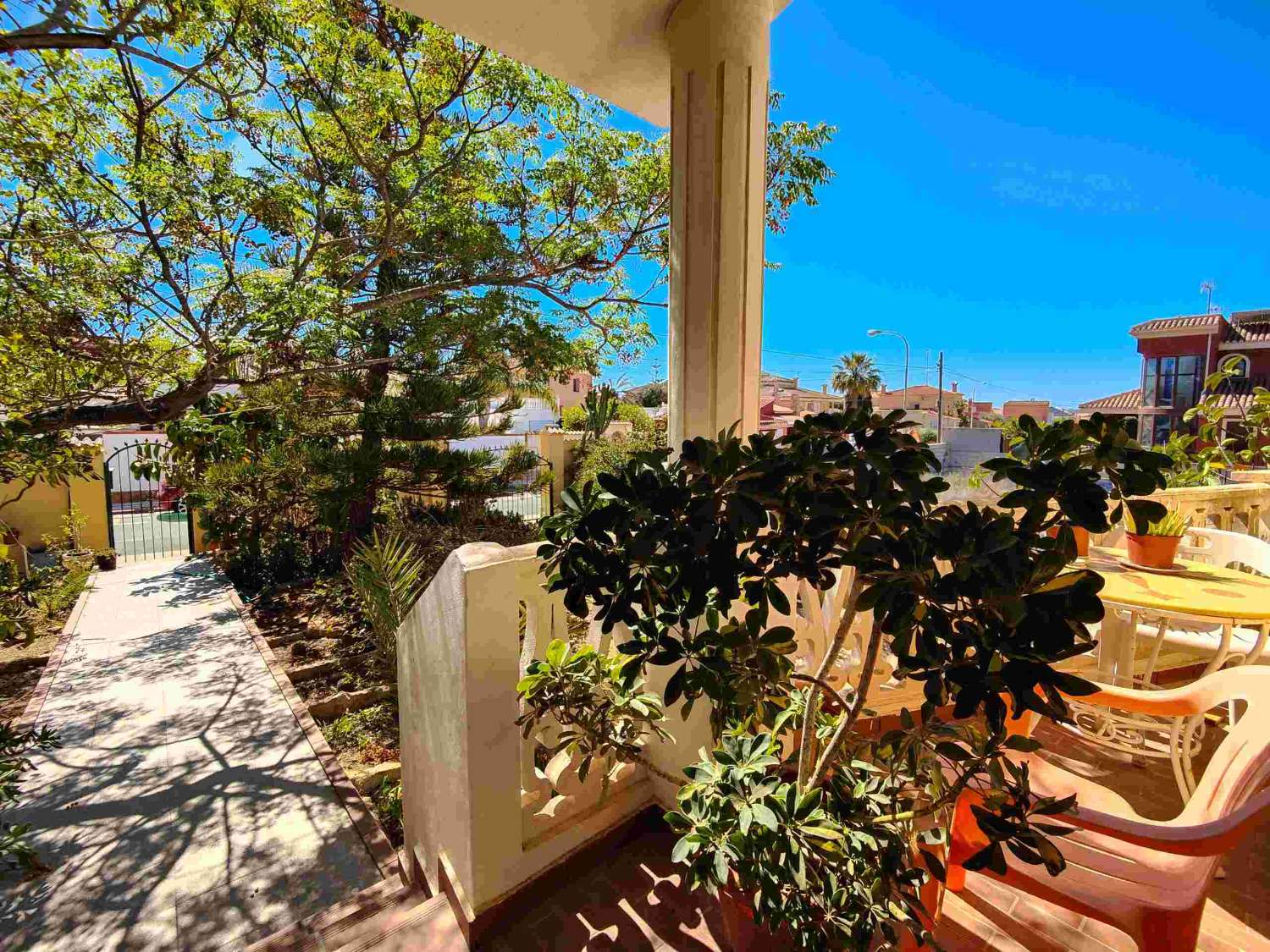 "UNIQUE OPPORTUNITY! DETACHED 2 BEDROOM VILLA WITH LARGE PLOT IN AGUAS NUEVAS, TORREVIEJA."