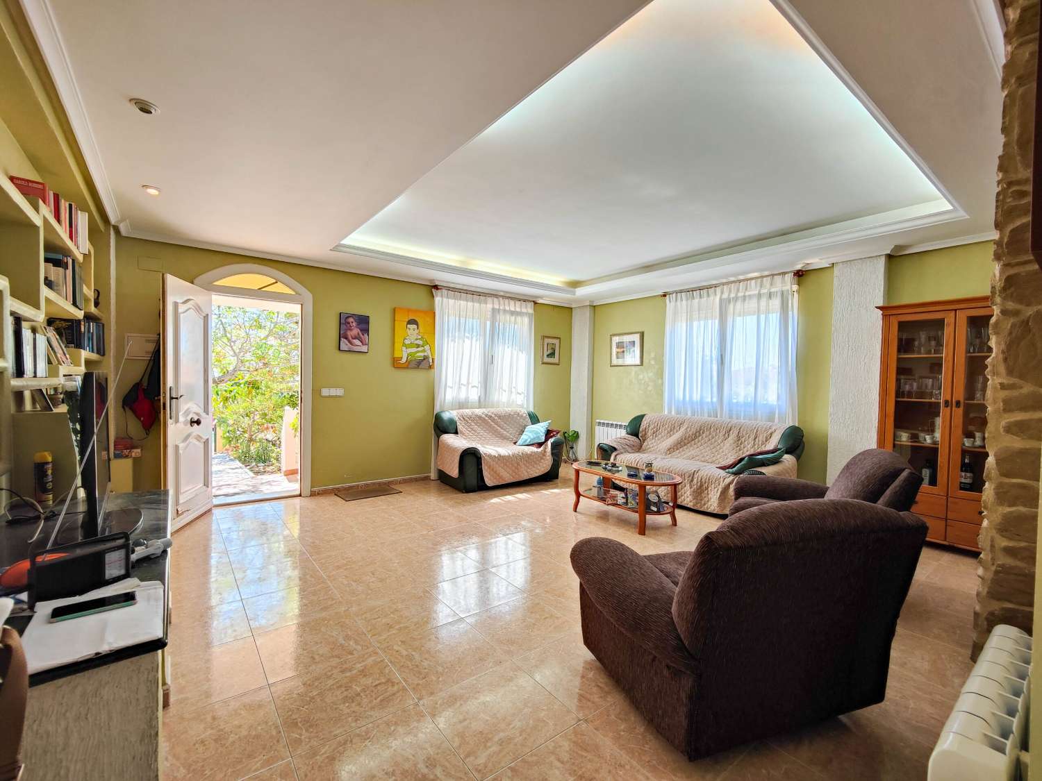 "UNIQUE OPPORTUNITY! DETACHED 2 BEDROOM VILLA WITH LARGE PLOT IN AGUAS NUEVAS, TORREVIEJA."