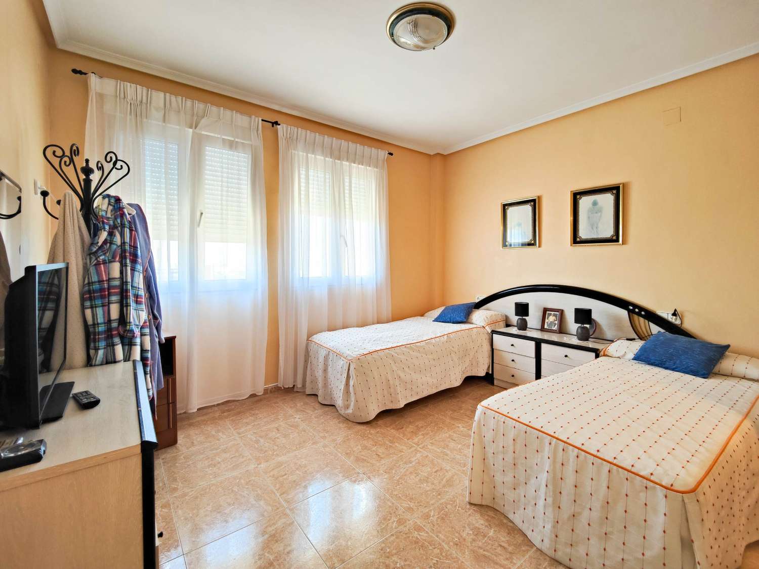 "UNIQUE OPPORTUNITY! DETACHED 2 BEDROOM VILLA WITH LARGE PLOT IN AGUAS NUEVAS, TORREVIEJA."