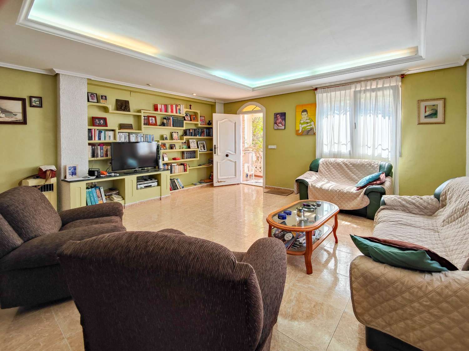 "UNIQUE OPPORTUNITY! DETACHED 2 BEDROOM VILLA WITH LARGE PLOT IN AGUAS NUEVAS, TORREVIEJA."
