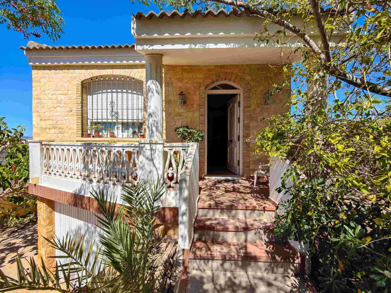 "UNIQUE OPPORTUNITY! DETACHED 2 BEDROOM VILLA WITH LARGE PLOT IN AGUAS NUEVAS, TORREVIEJA."