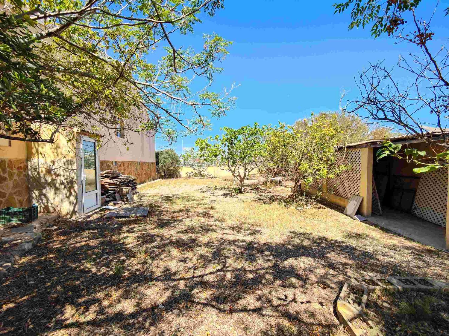 "UNIQUE OPPORTUNITY! DETACHED 2 BEDROOM VILLA WITH LARGE PLOT IN AGUAS NUEVAS, TORREVIEJA."
