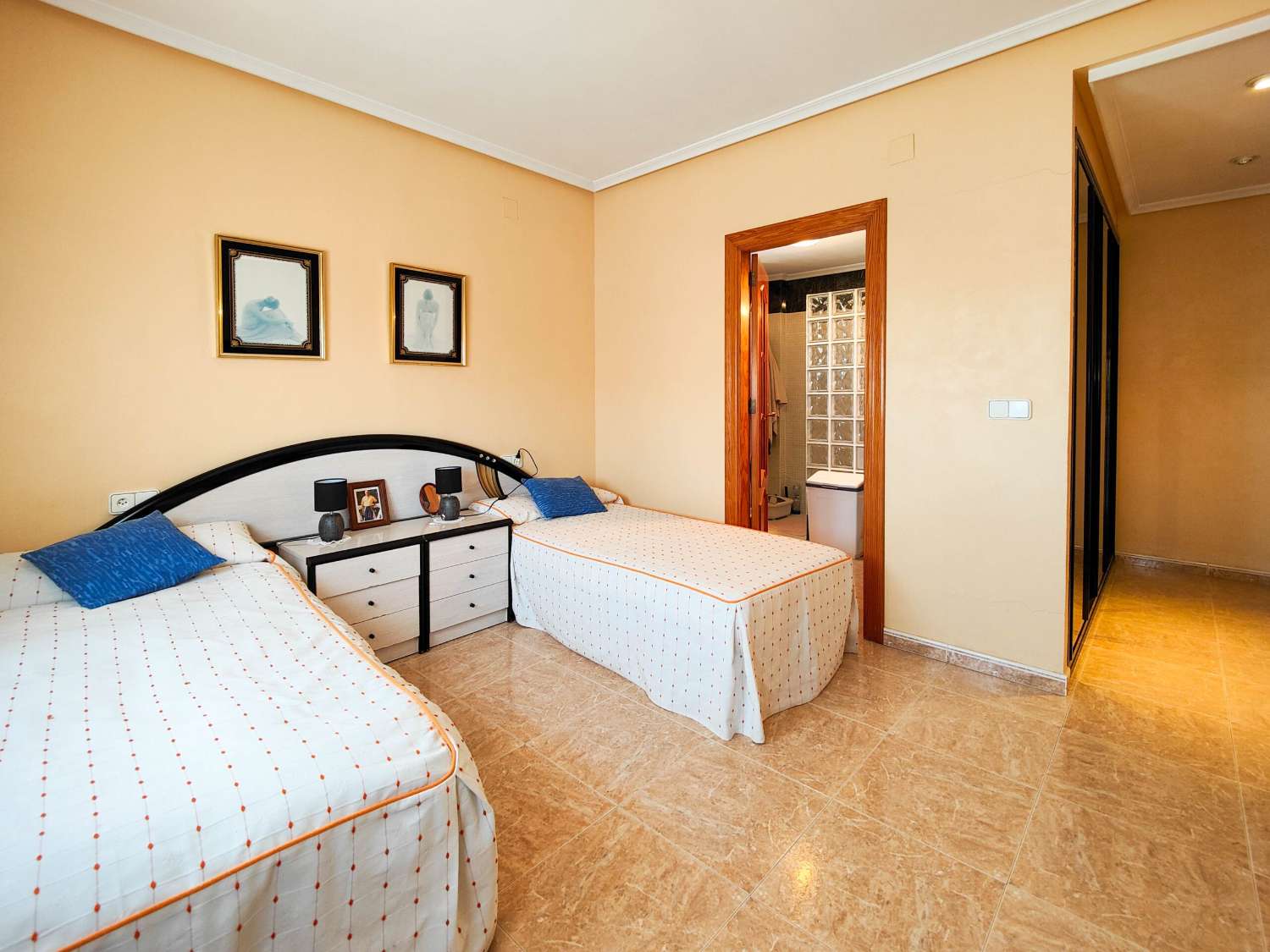 "UNIQUE OPPORTUNITY! DETACHED 2 BEDROOM VILLA WITH LARGE PLOT IN AGUAS NUEVAS, TORREVIEJA."