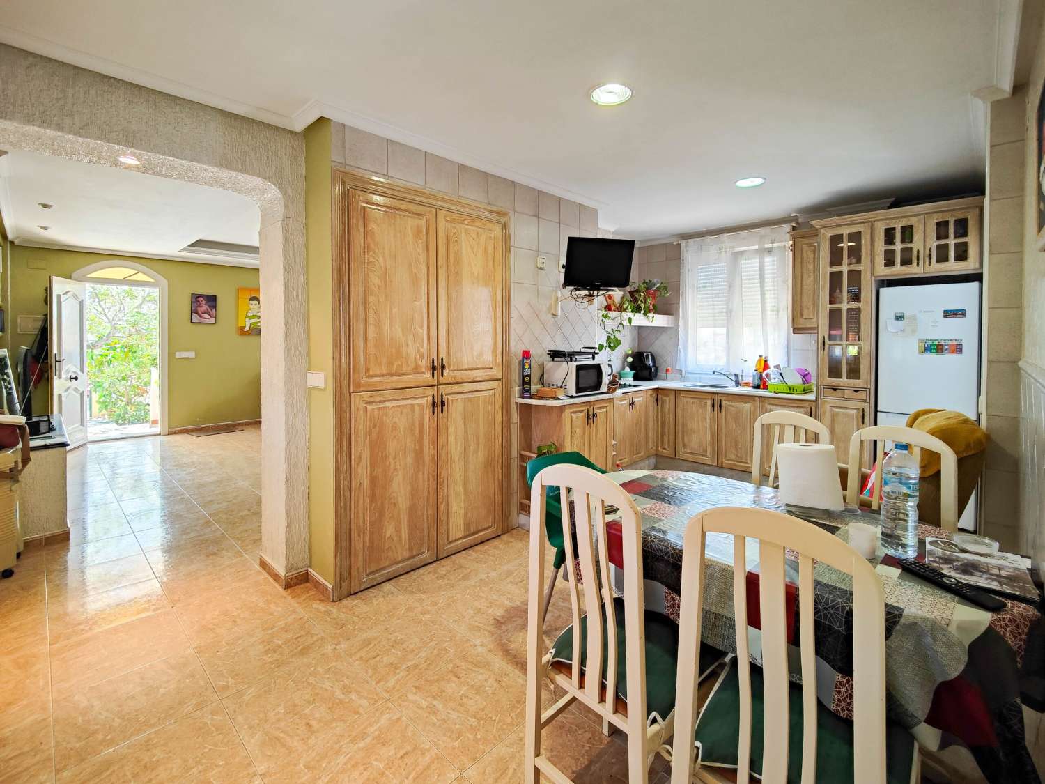 "UNIQUE OPPORTUNITY! DETACHED 2 BEDROOM VILLA WITH LARGE PLOT IN AGUAS NUEVAS, TORREVIEJA."