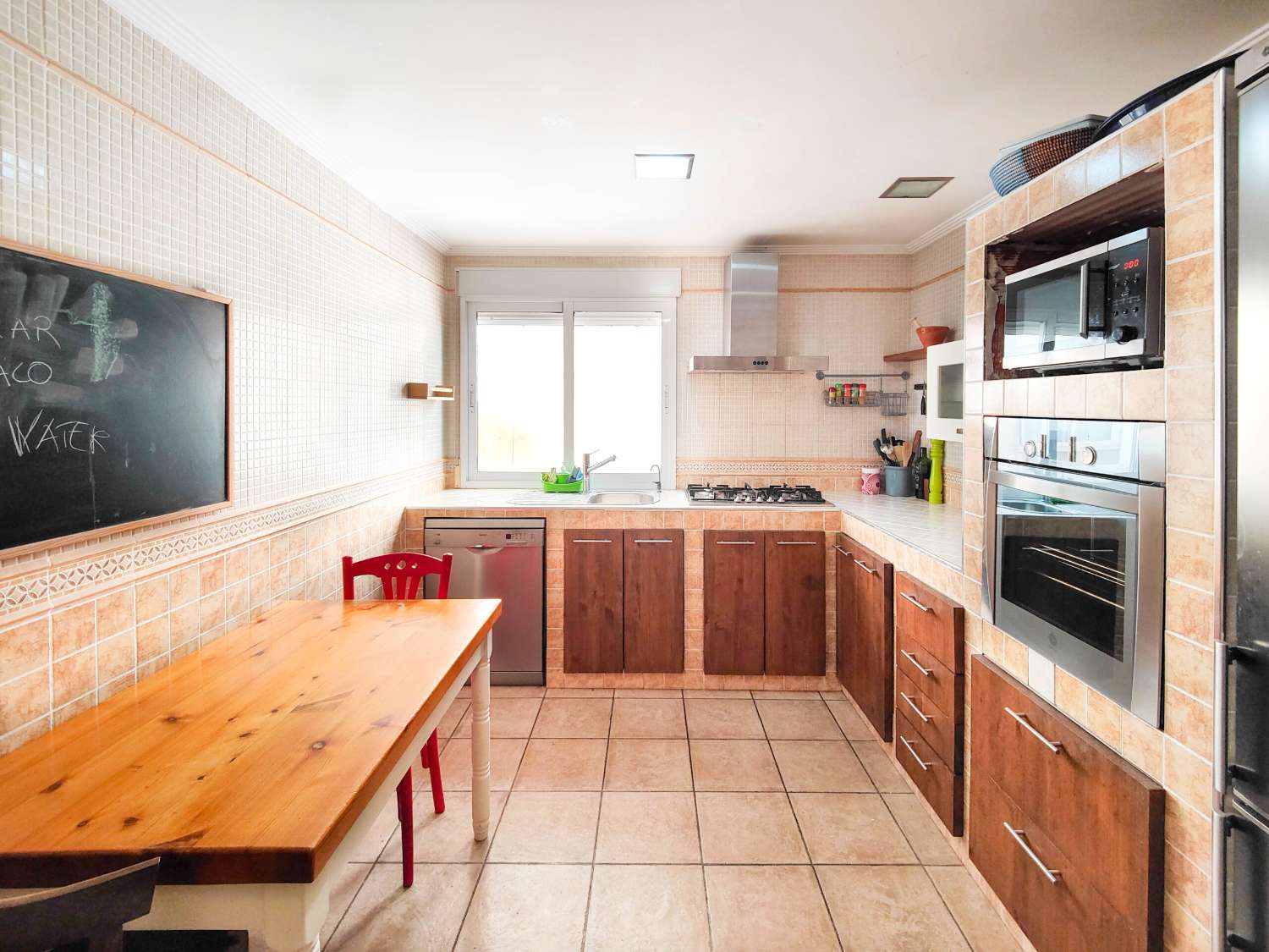 ¡OPORTUNIDAD ÚNICA! PRECIOSO APARTAMENTO REFORMADO DE 2 DORMITORIOS EN EL CENTRO DE TORREVIEJA