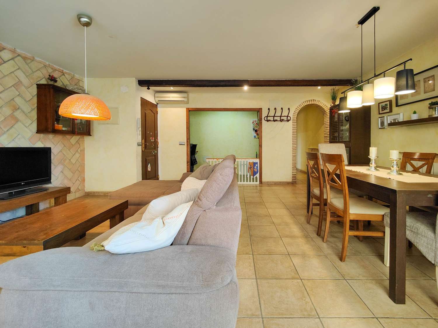 ¡OPORTUNIDAD ÚNICA! PRECIOSO APARTAMENTO REFORMADO DE 2 DORMITORIOS EN EL CENTRO DE TORREVIEJA