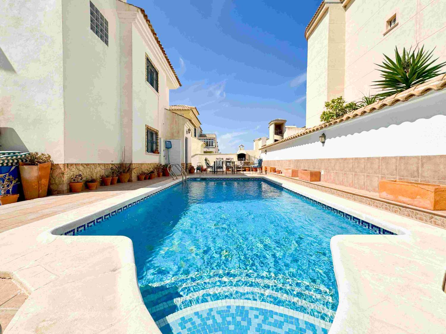 VILLA EXCLUSIVE AVEC PISCINE À QUELQUES PAS DE LA PLAGE À PUNTA PRIMA !