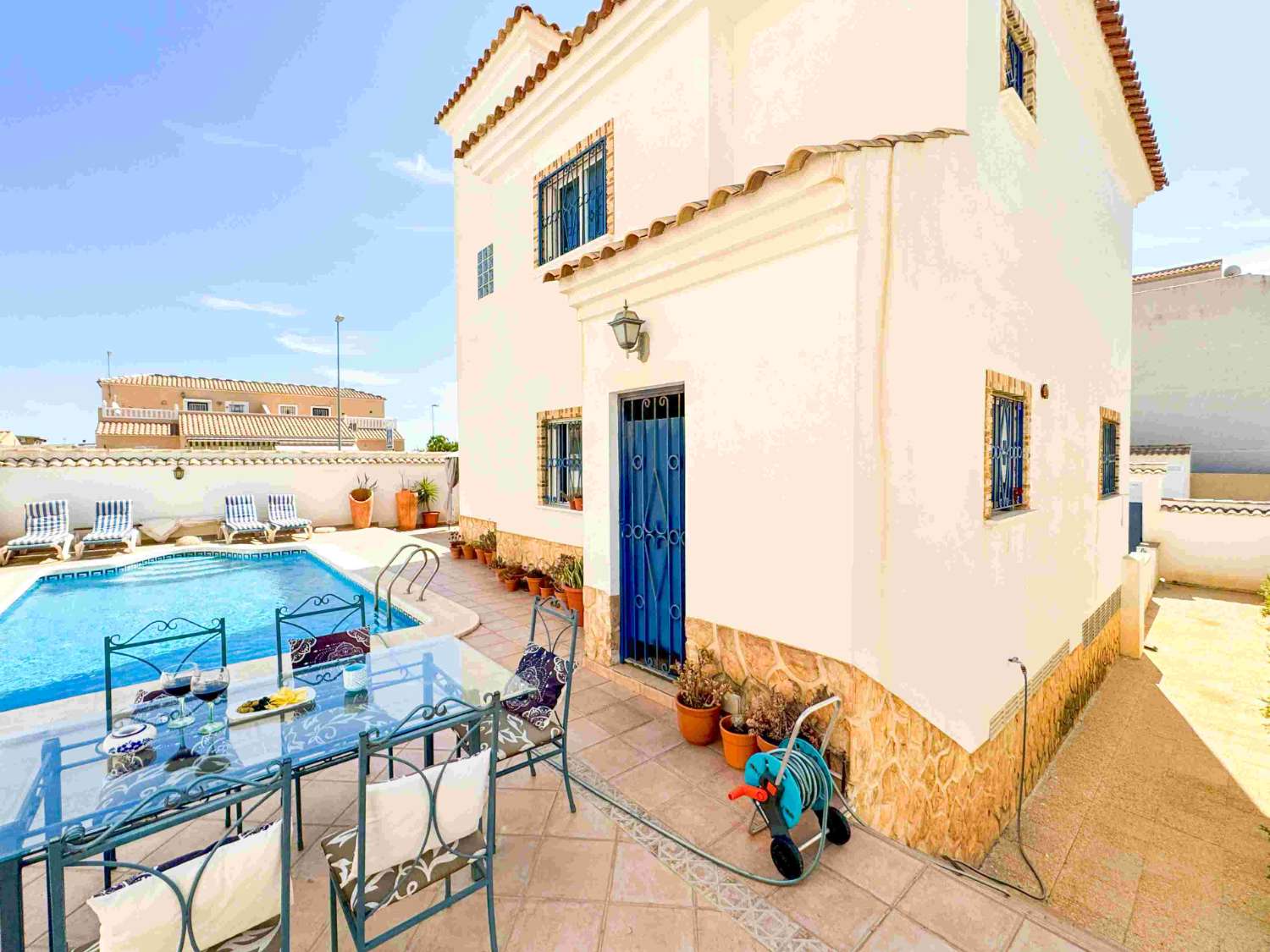VILLA EXCLUSIVE AVEC PISCINE À QUELQUES PAS DE LA PLAGE À PUNTA PRIMA !
