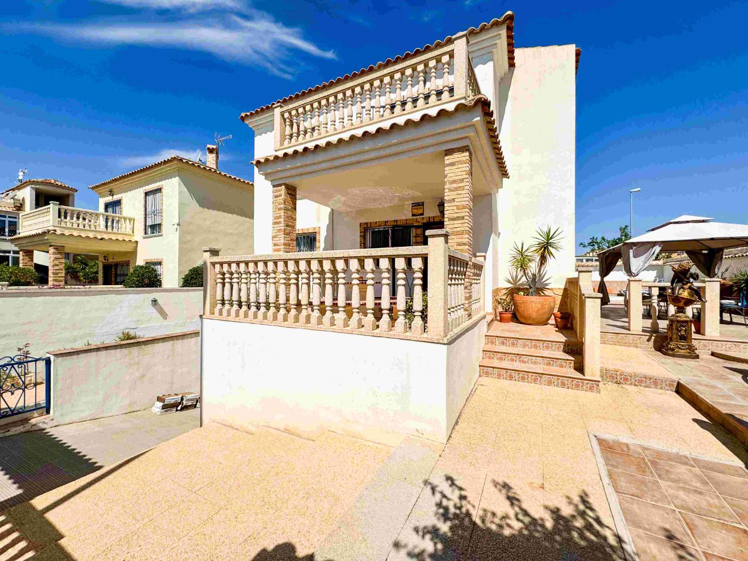 VILLA EXCLUSIVE AVEC PISCINE À QUELQUES PAS DE LA PLAGE À PUNTA PRIMA !