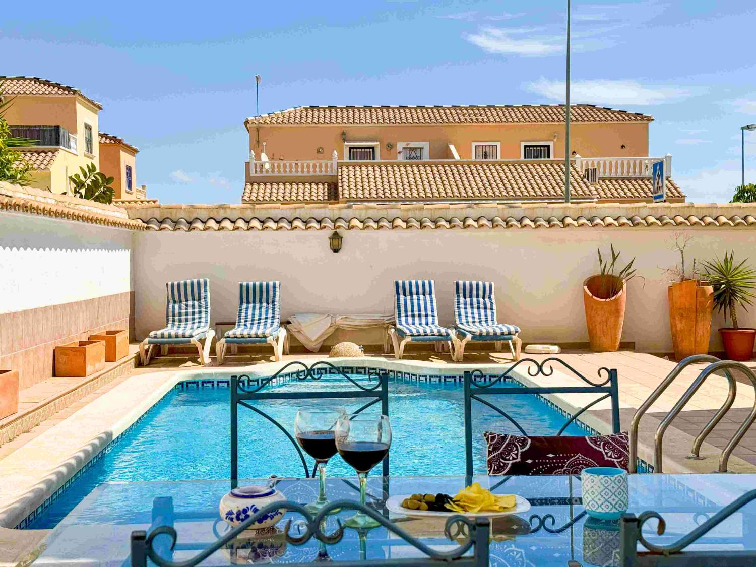 VILLA EXCLUSIVE AVEC PISCINE À QUELQUES PAS DE LA PLAGE À PUNTA PRIMA !