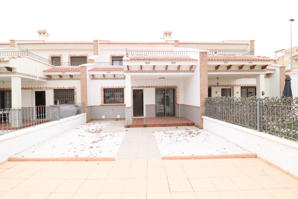 RENOVATED DUPLEX TOWNHOUSE IN RESIDENCIAL VILLA MARÍA, SAN MIGUEL DE SALINAS