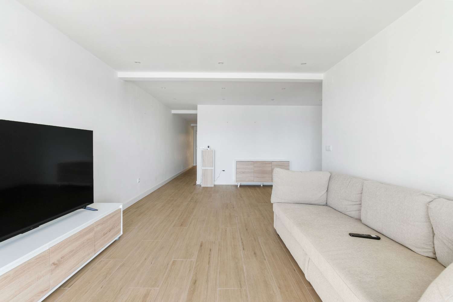 WYJĄTKOWA OKAZJA! ODNOWIONY LUKSUSOWY APARTAMENT Z FRONTALNYM WIDOKIEM NA PLAYA DEL CURA