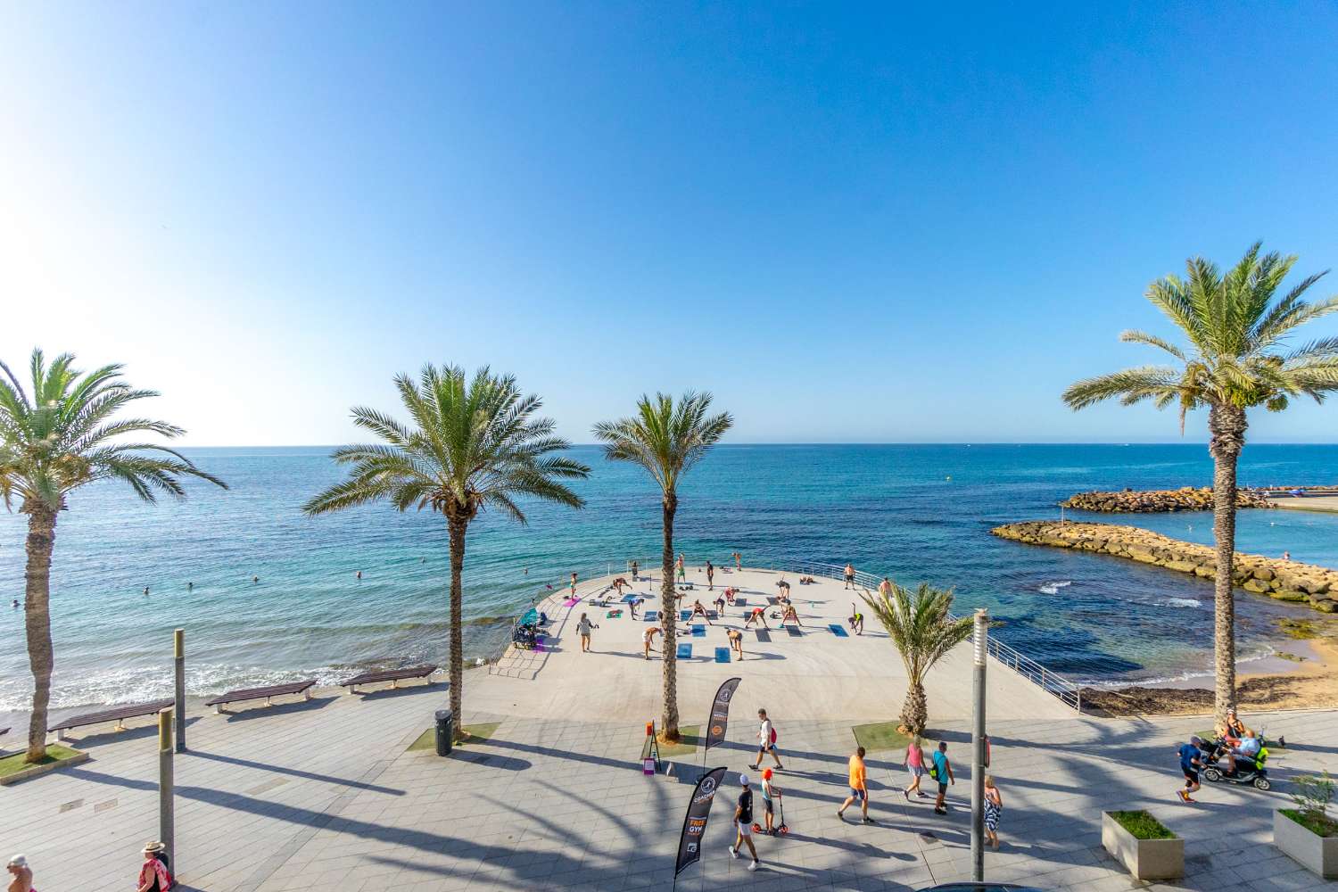 WYJĄTKOWA OKAZJA! ODNOWIONY LUKSUSOWY APARTAMENT Z FRONTALNYM WIDOKIEM NA PLAYA DEL CURA