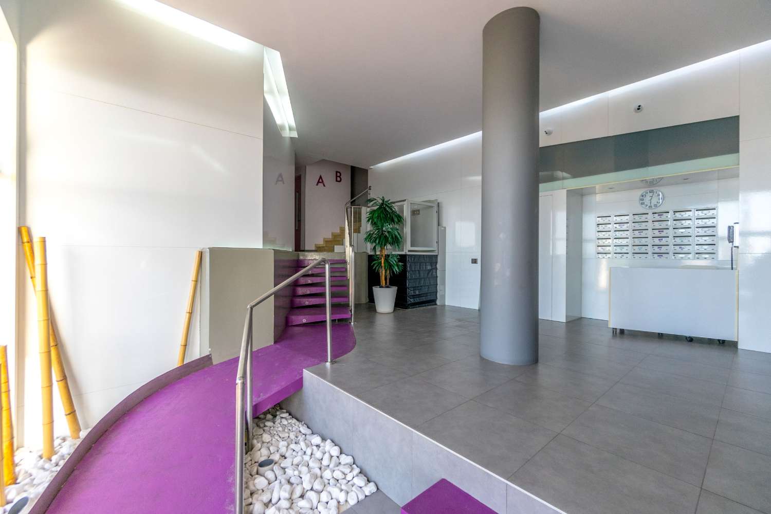 WYJĄTKOWA OKAZJA! ODNOWIONY LUKSUSOWY APARTAMENT Z FRONTALNYM WIDOKIEM NA PLAYA DEL CURA