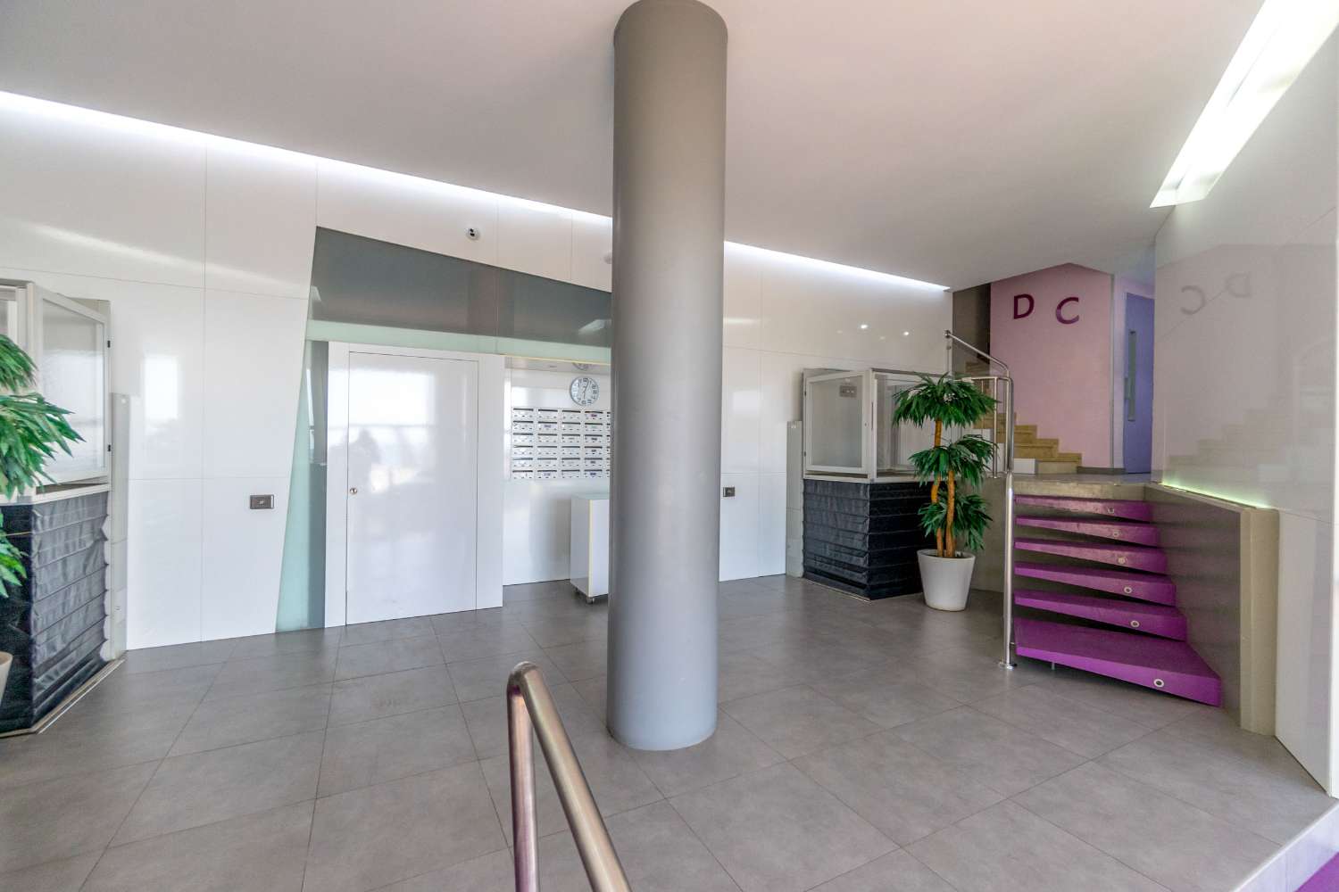 WYJĄTKOWA OKAZJA! ODNOWIONY LUKSUSOWY APARTAMENT Z FRONTALNYM WIDOKIEM NA PLAYA DEL CURA