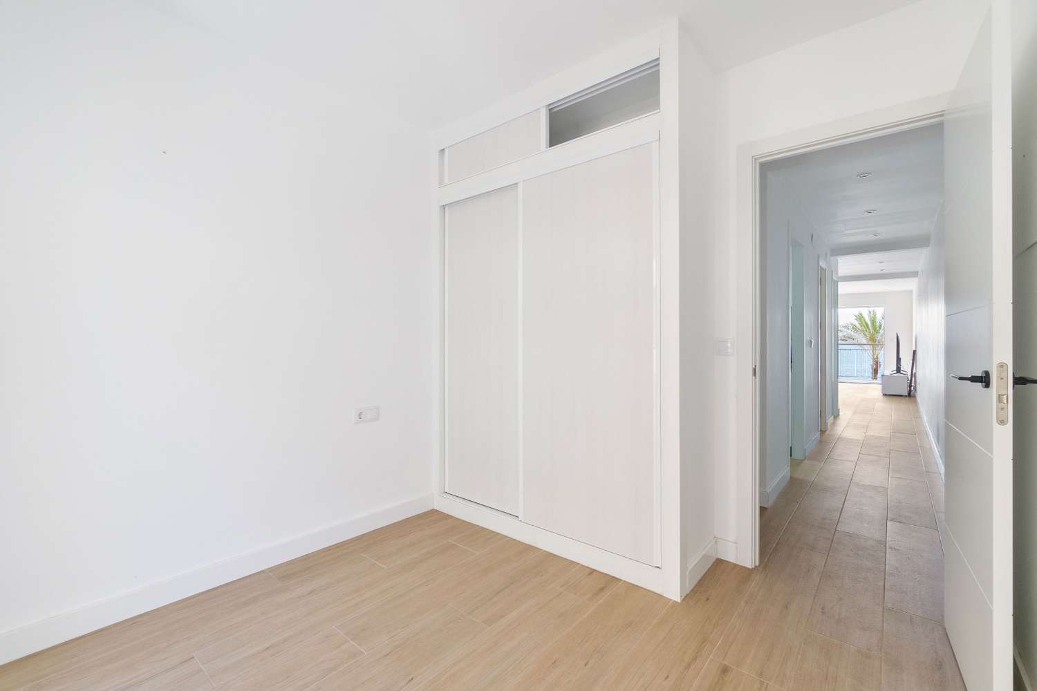 WYJĄTKOWA OKAZJA! ODNOWIONY LUKSUSOWY APARTAMENT Z FRONTALNYM WIDOKIEM NA PLAYA DEL CURA