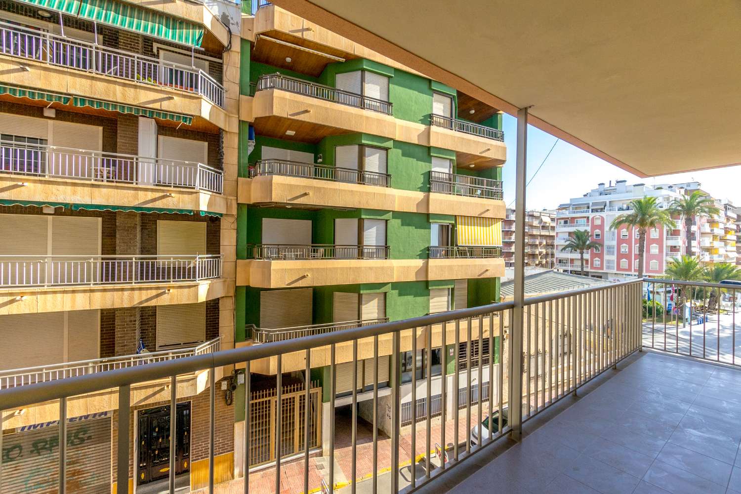 WYJĄTKOWA OKAZJA! ODNOWIONY LUKSUSOWY APARTAMENT Z FRONTALNYM WIDOKIEM NA PLAYA DEL CURA