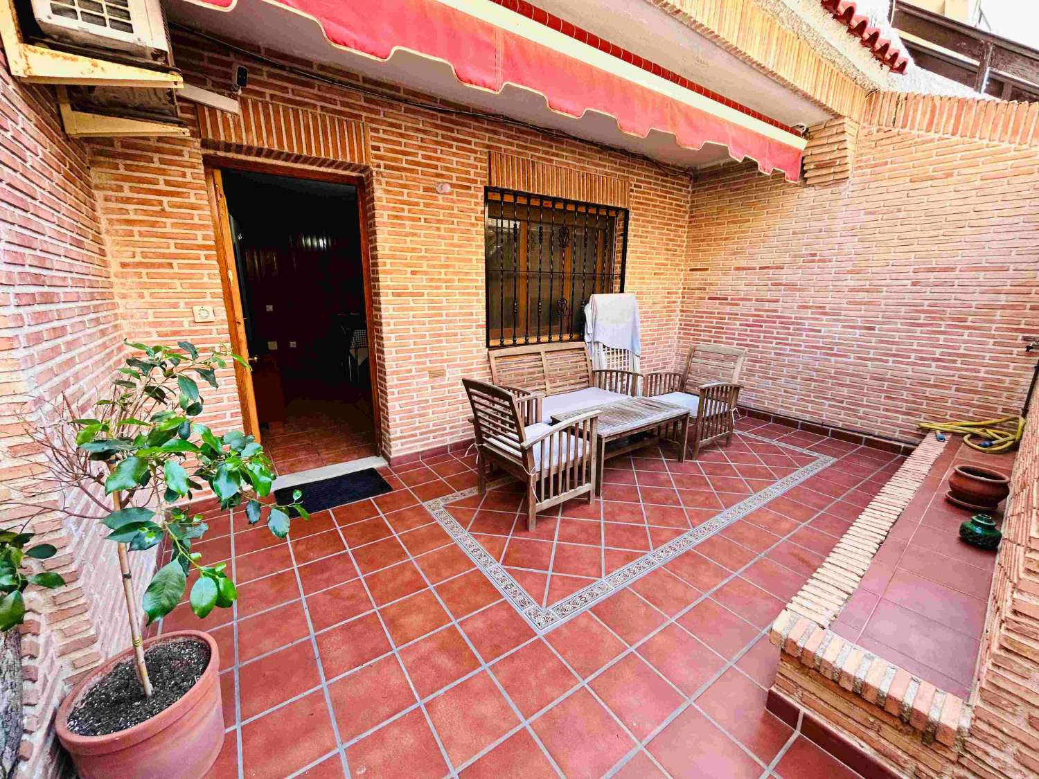 CHARMING BUNGALOW 200M FROM LOS LOCOS BEACH IN TORREVIEJA!