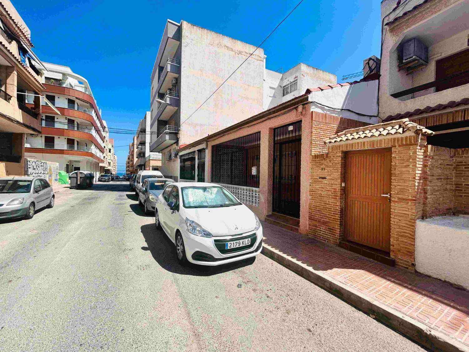 CHARMING BUNGALOW 200M FROM LOS LOCOS BEACH IN TORREVIEJA!