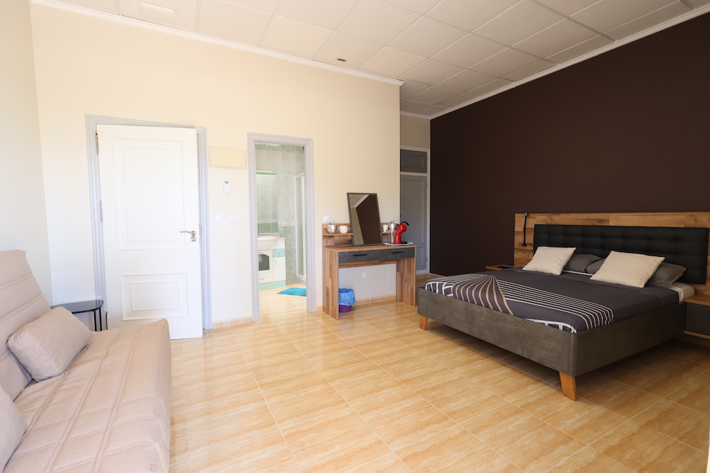 EXCELLENT OPPORTUNITY: RURAL HOSTEL IN SAN MIGUEL DE SALINAS WITH UNOBSTRUCTED VIEWS!