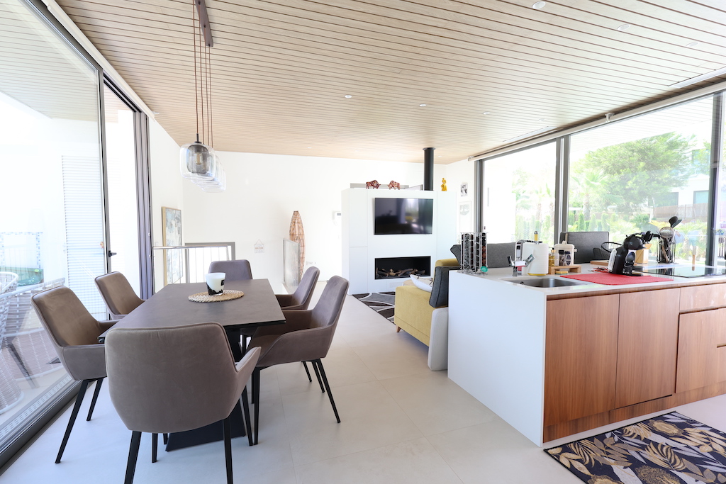 LUXURY VILLA IN LAS COLINAS GOLF WITH HEATED POOL AND EXCLUSIVE ACCESS TO THE BEACH CLUB