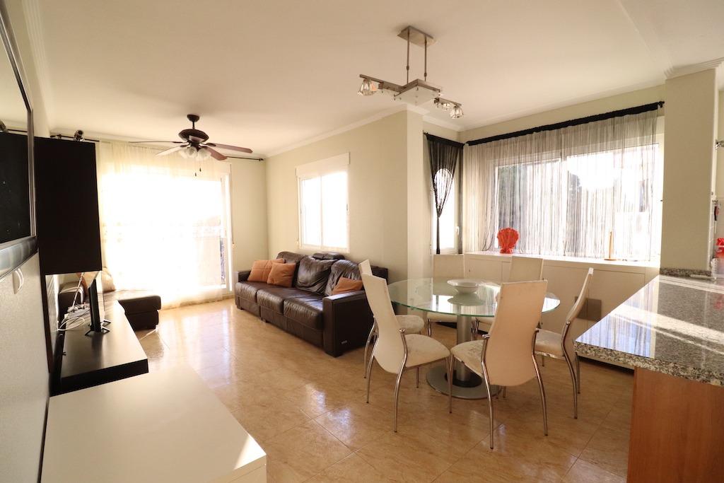 PENTHOUSE EXCLUSIF À CAMPOAMOR AVEC VUE SUR LA MER, SOLARIUM ET PISCINE COMMUNE