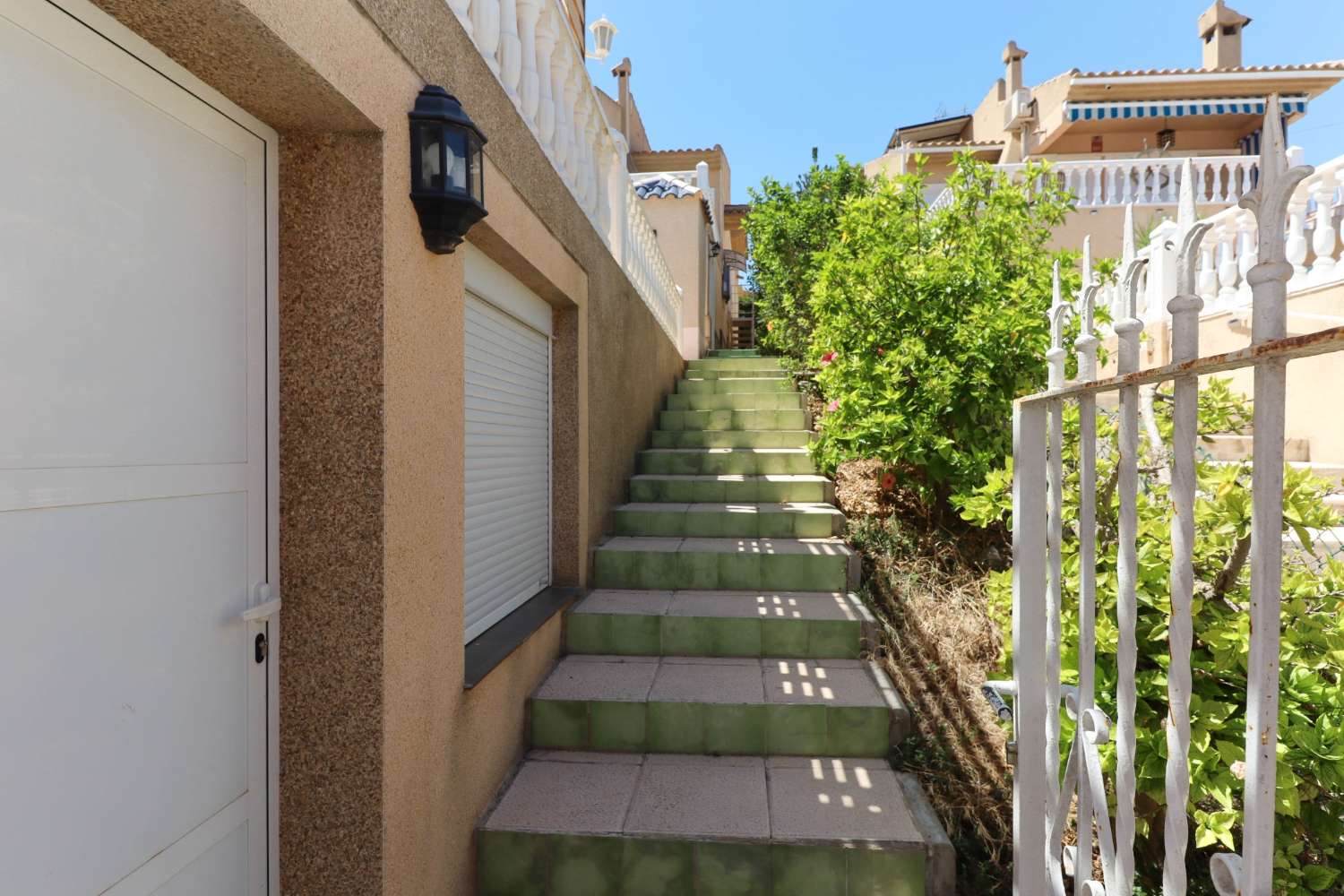 MAGNIFIQUE VILLA INDIVIDUELLE SUR BALCONS AVEC PISCINE PRIVÉE ET PANNEAUX SOLAIRES