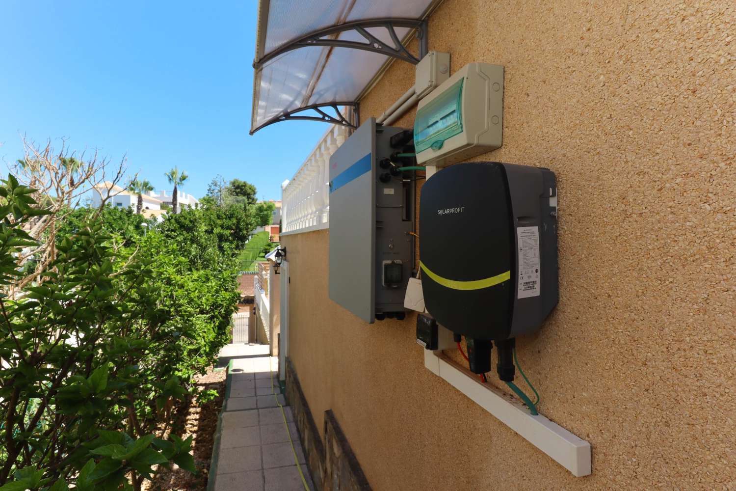 MAGNIFIQUE VILLA INDIVIDUELLE SUR BALCONS AVEC PISCINE PRIVÉE ET PANNEAUX SOLAIRES