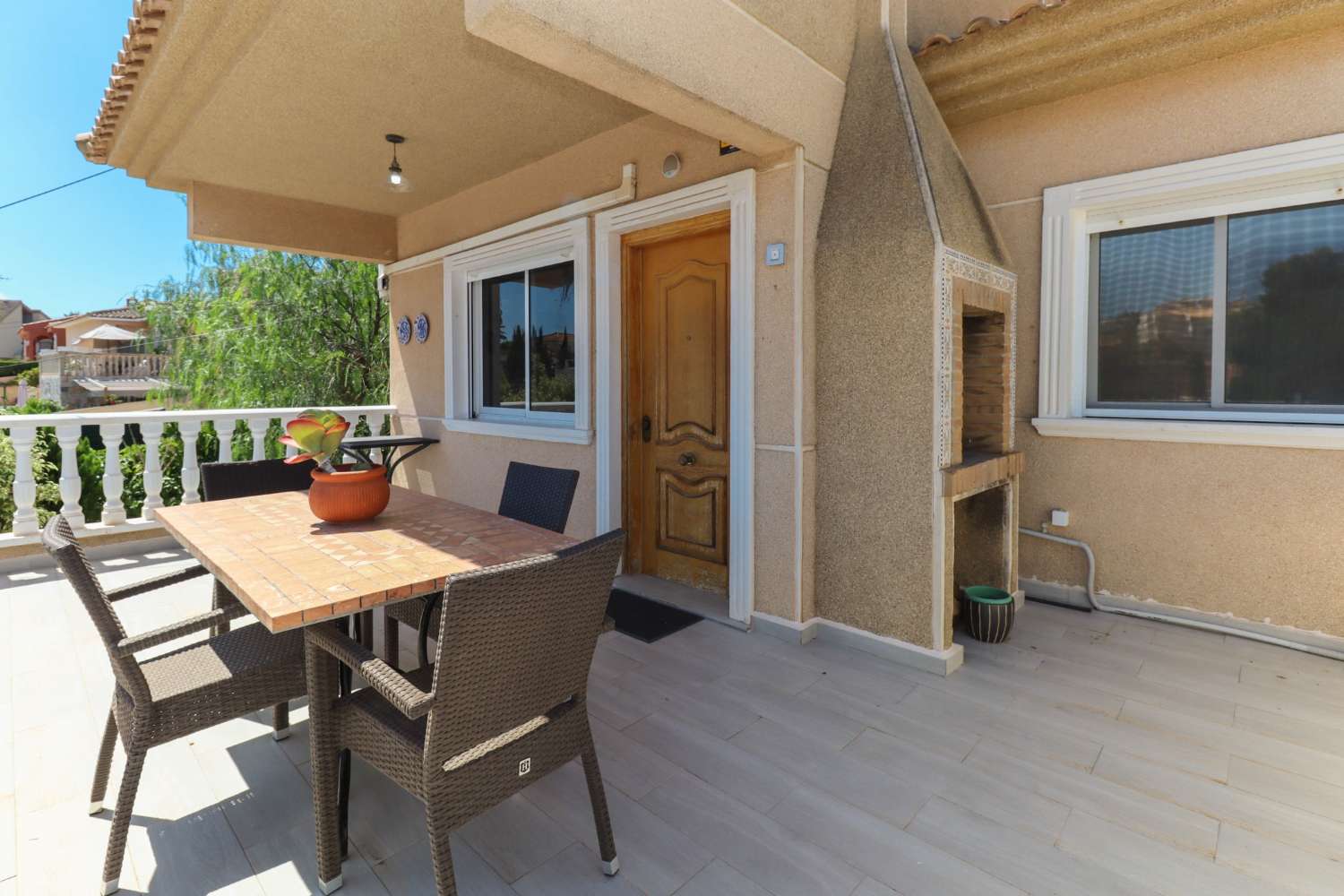 MAGNIFIQUE VILLA INDIVIDUELLE SUR BALCONS AVEC PISCINE PRIVÉE ET PANNEAUX SOLAIRES