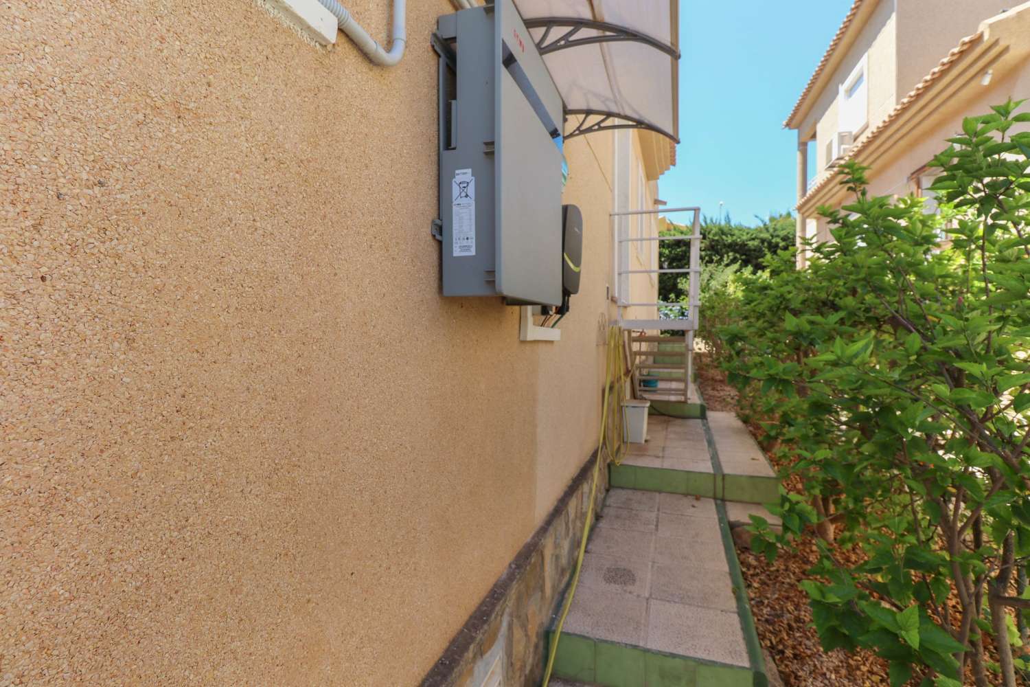 MAGNIFIQUE VILLA INDIVIDUELLE SUR BALCONS AVEC PISCINE PRIVÉE ET PANNEAUX SOLAIRES