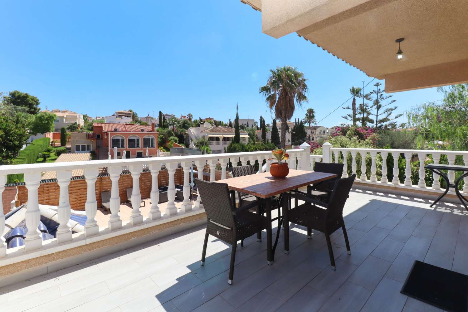 MAGNIFIQUE VILLA INDIVIDUELLE SUR BALCONS AVEC PISCINE PRIVÉE ET PANNEAUX SOLAIRES