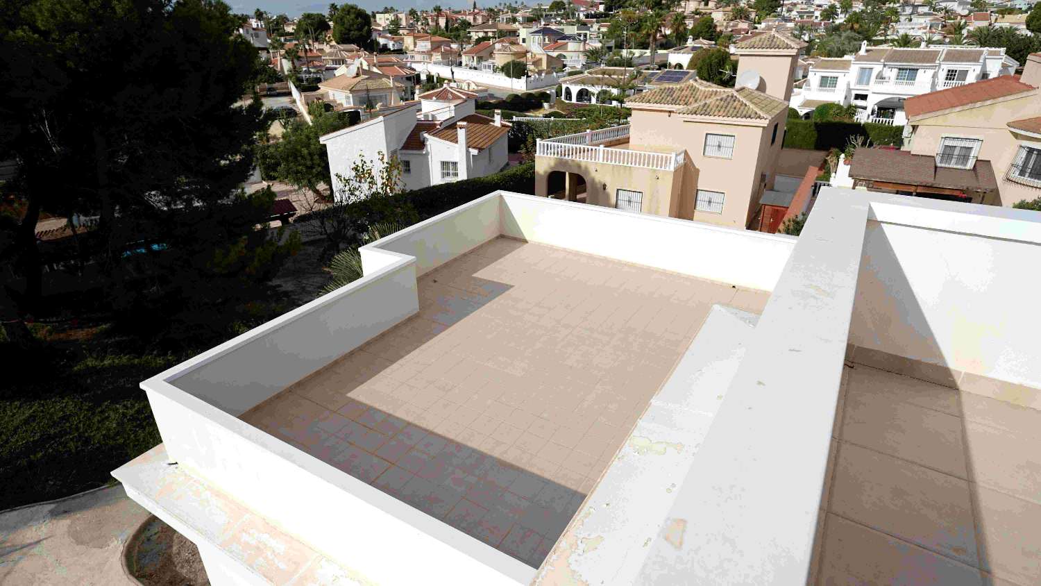 VILLA IMMACOLATA CON AMPIO TERRENO, PISCINA PRIVATA E VISTA SUL LAGO